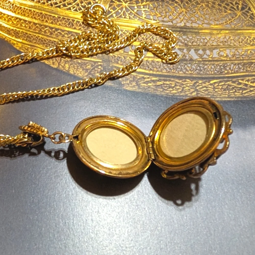 Vintage Two Picture Locket Necklace Gold Plated